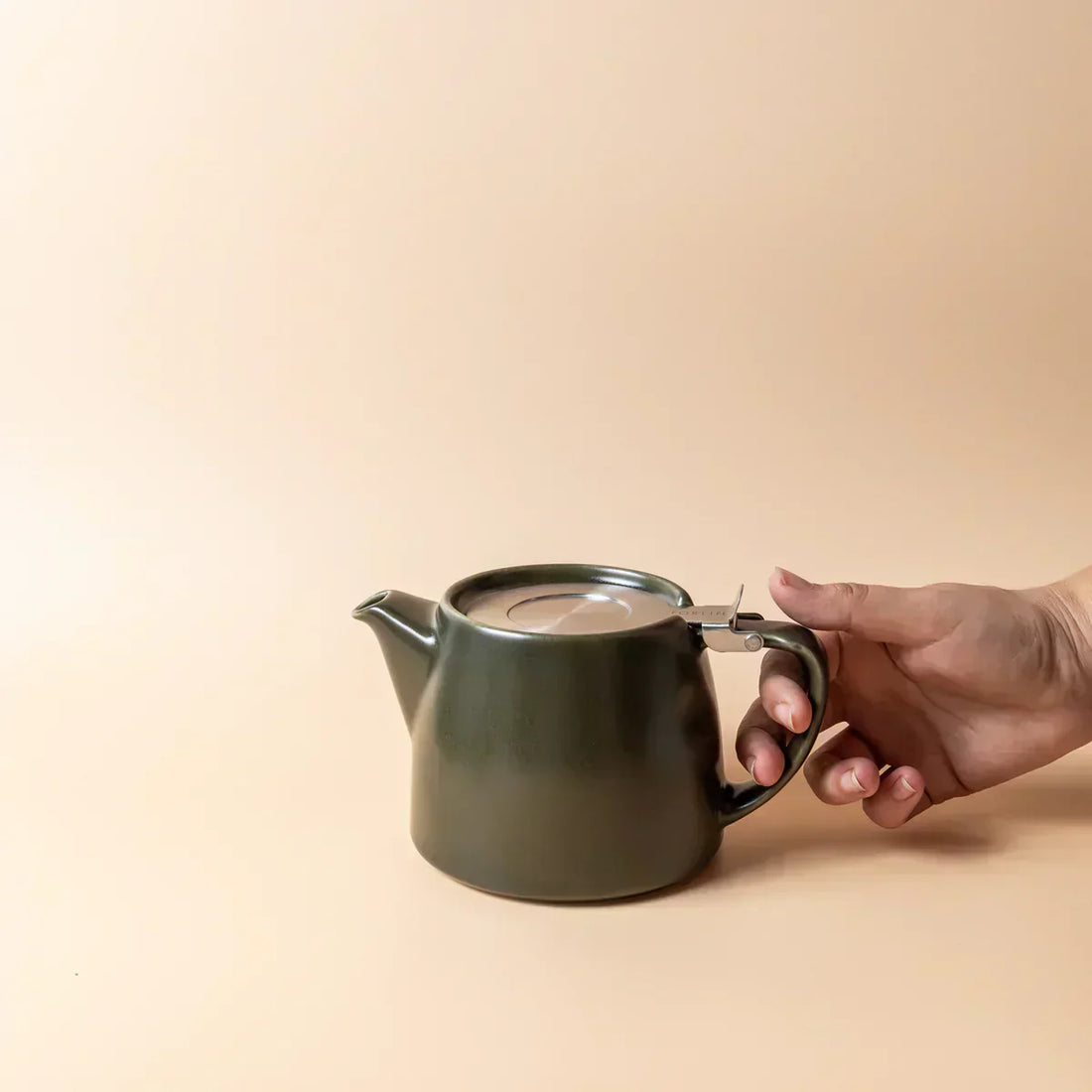 ForLife Stump Teapot - Brewing loose leaf black tea and getting picked up. 