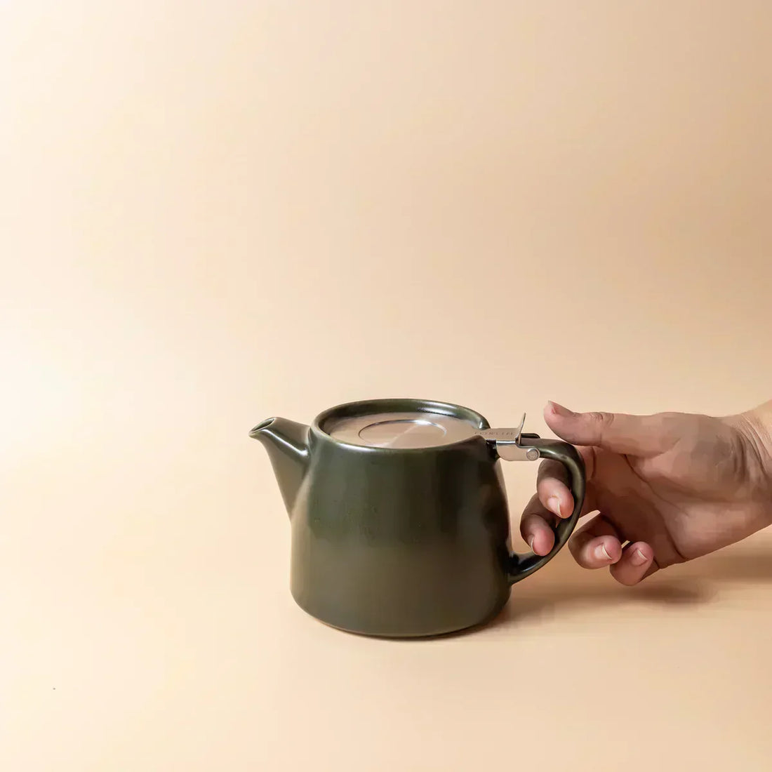 ForLife Stump Teapot - Brewing loose leaf black tea and getting picked up. 