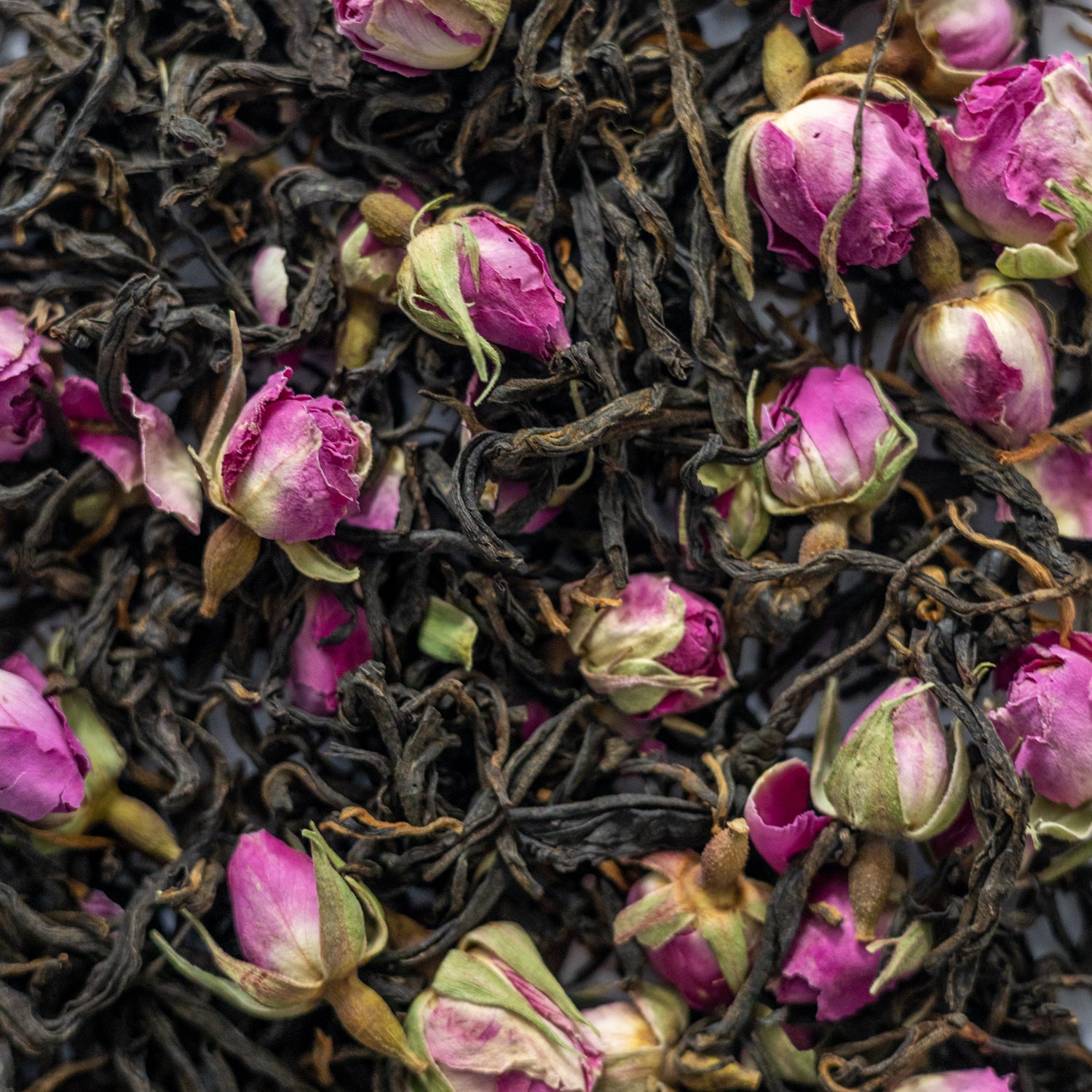 Kiss from a rose. Loose leaf Yunnan black tea and rose petals. 